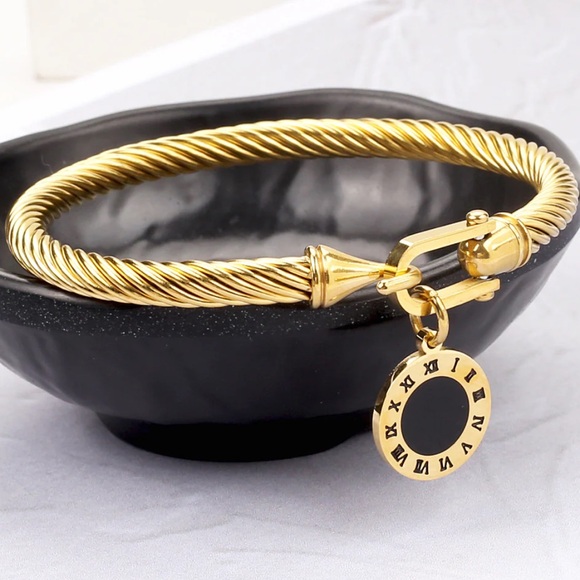 Anna - Roman Numeral Pendant Stainless Steel
Bangle 58MM - Picture 3 of 7